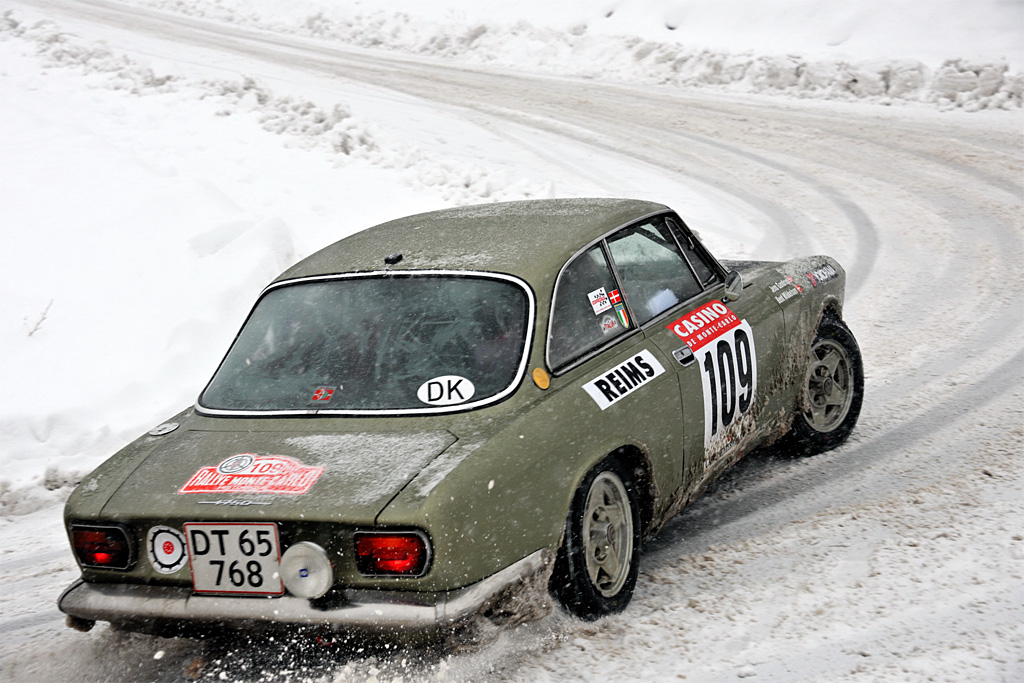 Med fremragende kørsel fik Bent Mikkelsen og Jens Gandrup placeret deres Alfa Romeo som nr. 10 på første specialetape i det historiske Monte-Carlo rally, kun for at se dagens etape annulleret på grund af snekaos
(Foto: Michael Eisenberg)